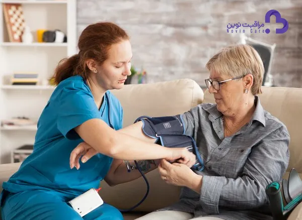 درمان فشار خون بالا در سالمندان 8 پرستار سالمند در کنترل فشار خون سالمند